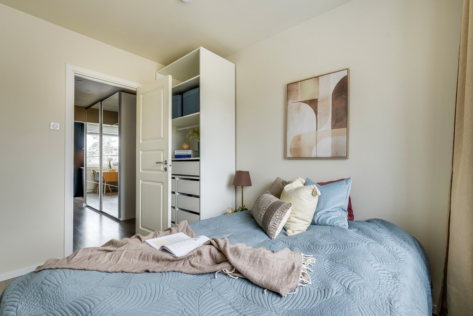 Rommet kan benyttes som gjesterom, barnerom, kontor etc. Galleribilde