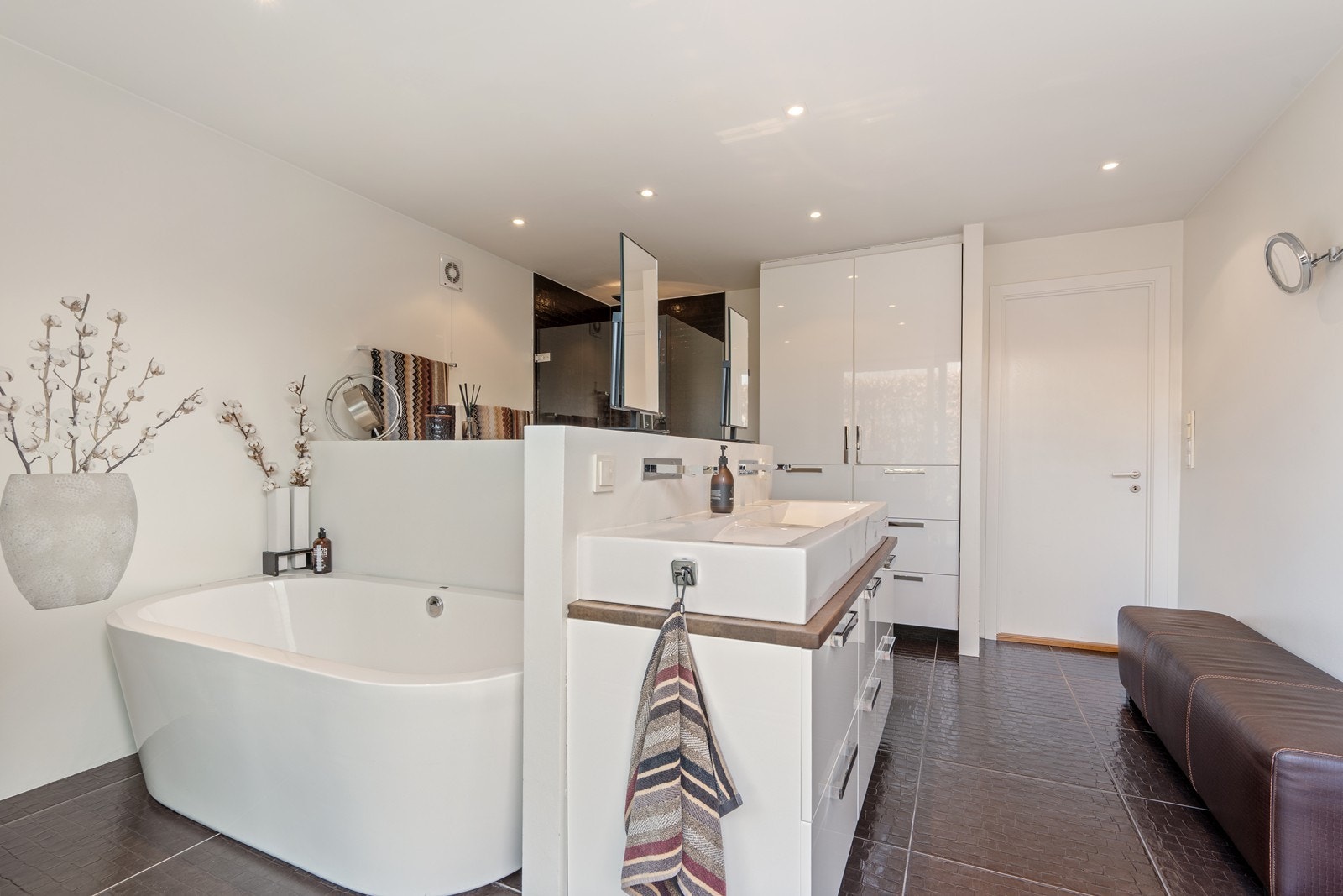 Lekkert bad med eksklusive kvaliteter! Galleribilde