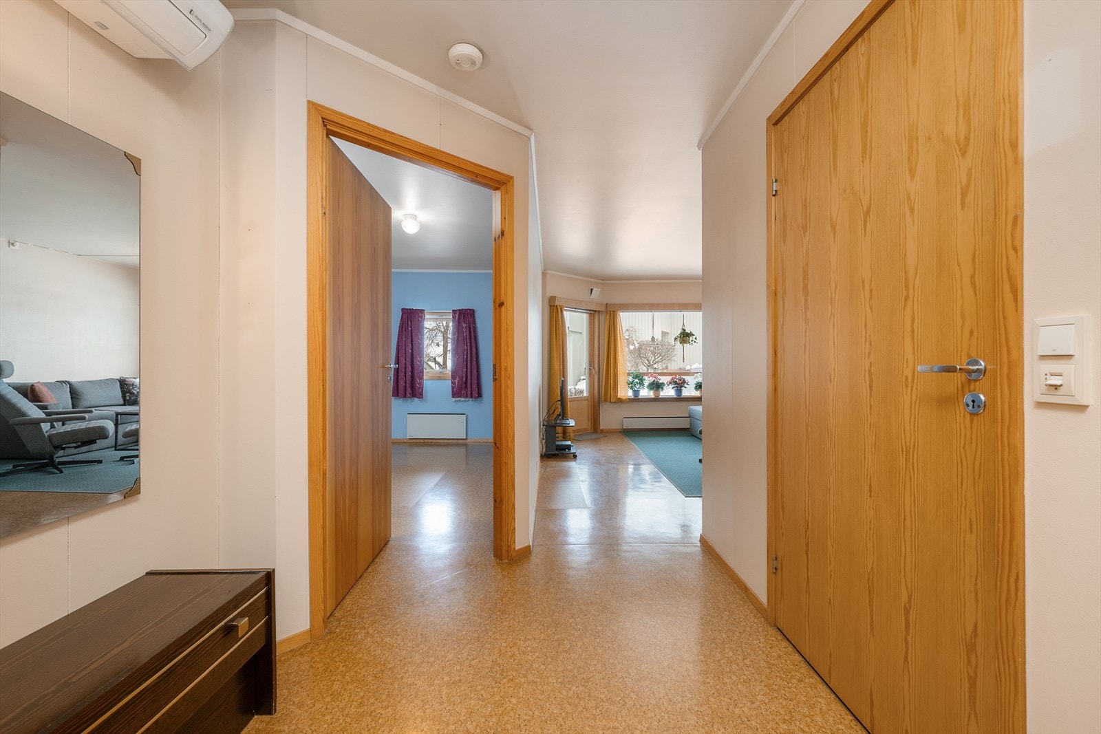 Gangen binder rommene sammen. Galleribilde