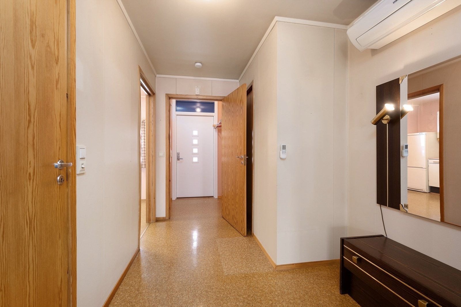 I gangen er det installert varmepumpe fra 2021 for energieffektiv oppvarming. Galleribilde