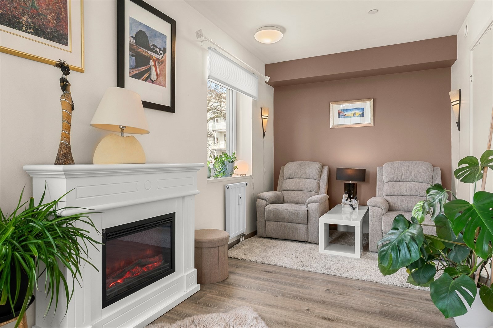 Leilighetens opprinnelig andre soverom er i dag innlemmet i stuearealet, men kan ved enkle grep gjøres om ved behov Galleribilde