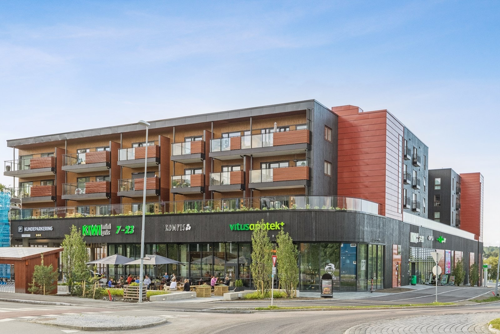 KIWI, apotek og restaurant rett i nærheten Galleribilde