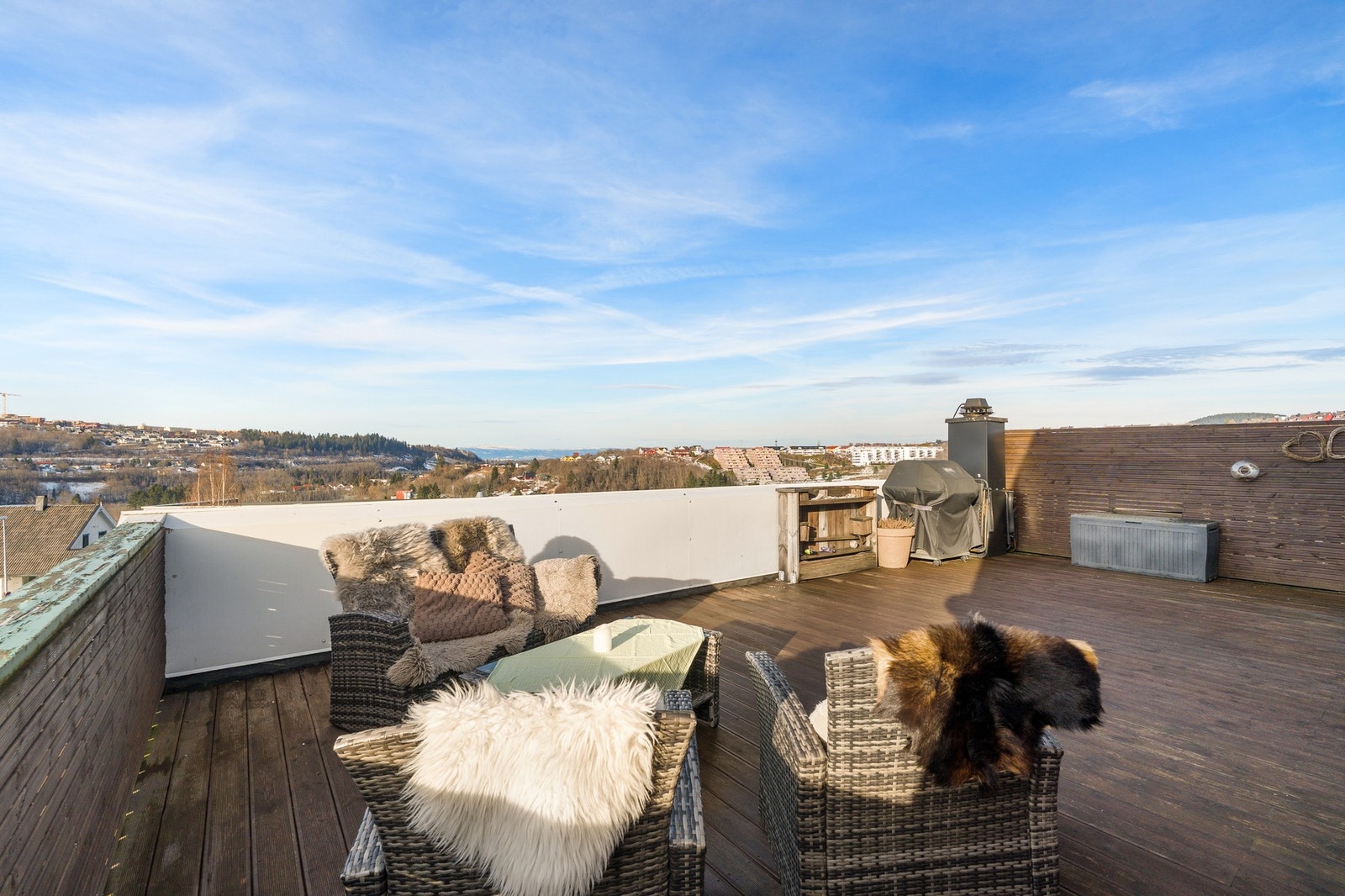 Stor og romslig takterrasse på hele 37kvm. Galleribilde