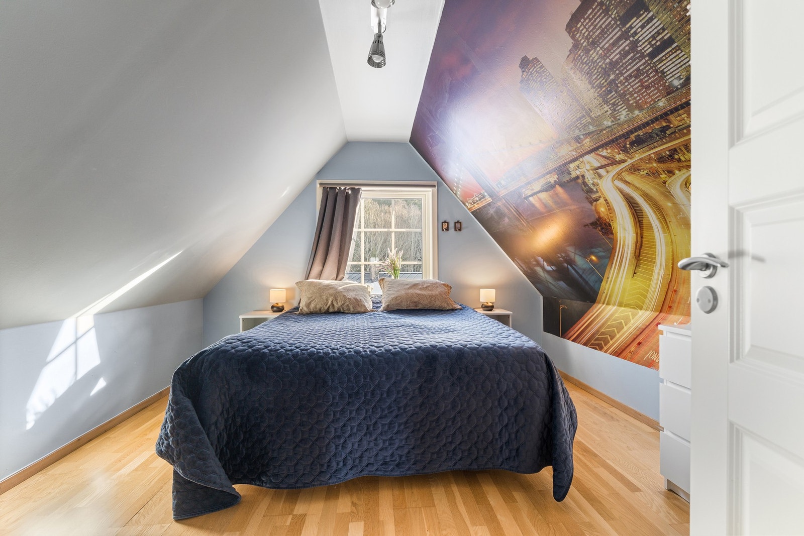 Soverommet på loftet er på 10kvm,. Galleribilde