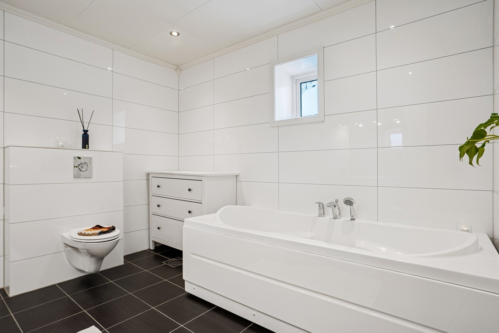 Stort bad med badekar Galleribilde