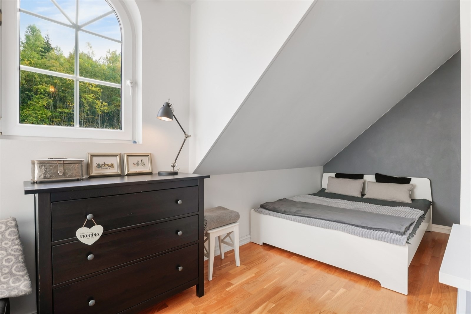 Boligen inneholder totalt fire soverom, alle av god størrelse. Galleribilde