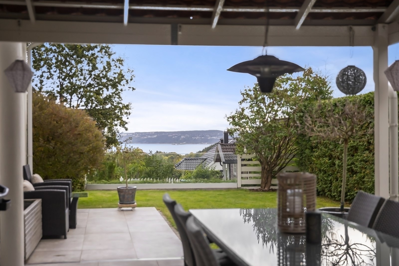 Flott fjordutsikt. Galleribilde