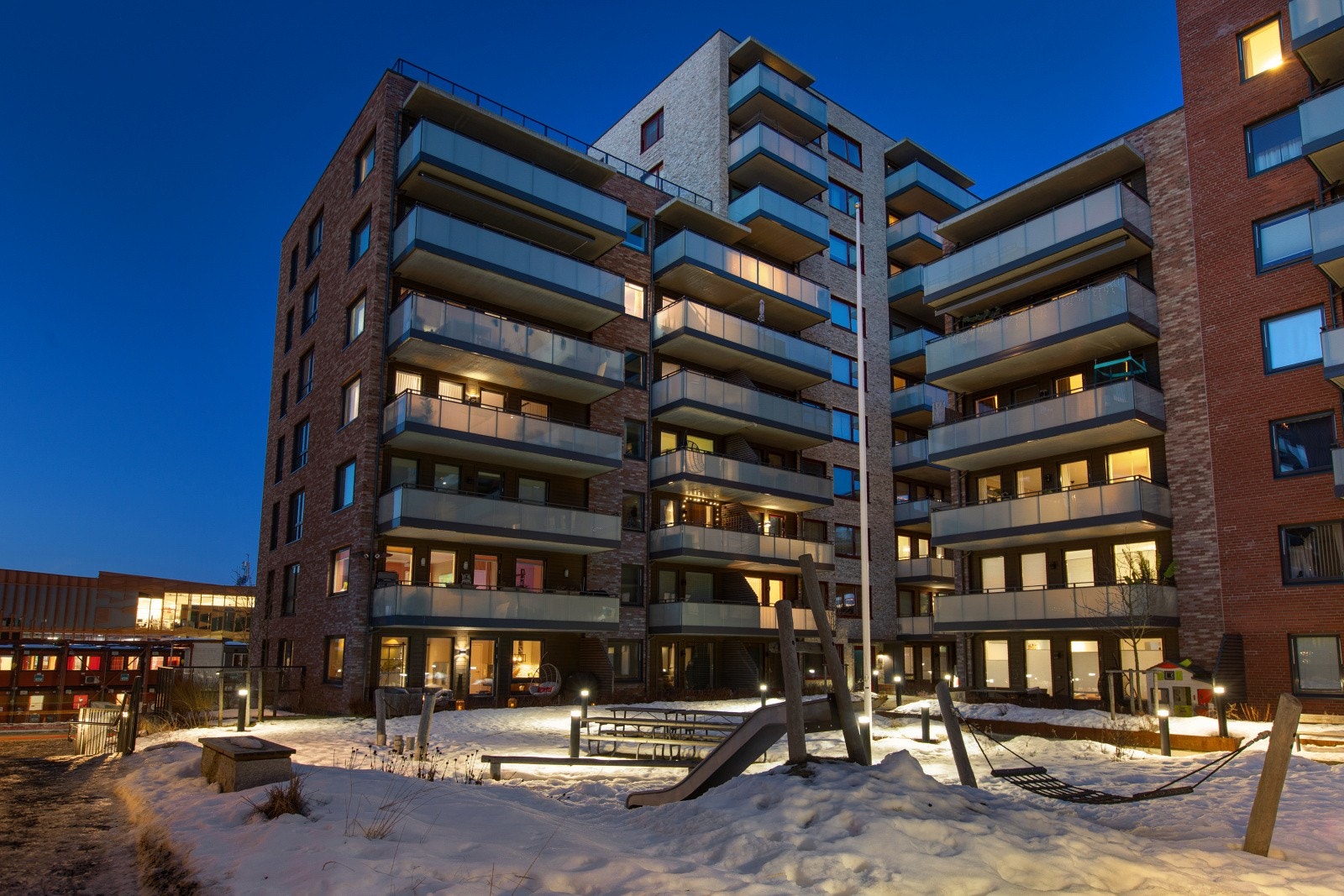 Leiligheten har en særdels sentral beliggenhet midt i hjertet av Lørenskog med nærhet til alt. Galleribilde