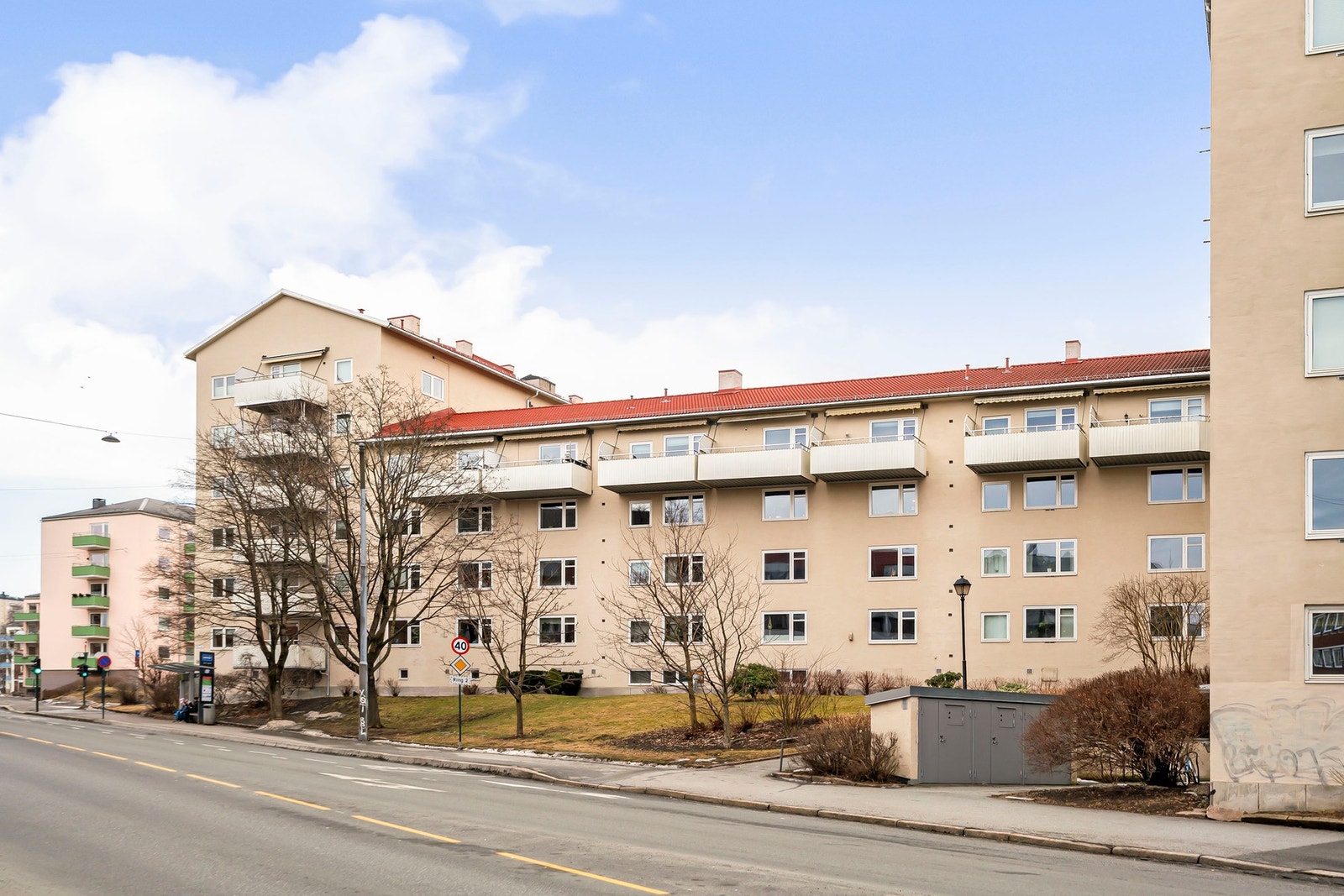 Leiligheten ligger sentralt og attraktivt på Sofienberg med kort vei til flotte grøntområder som Sofienbergparken, Tøyenparken, Botanisk hage og Torshovdalen. Galleribilde