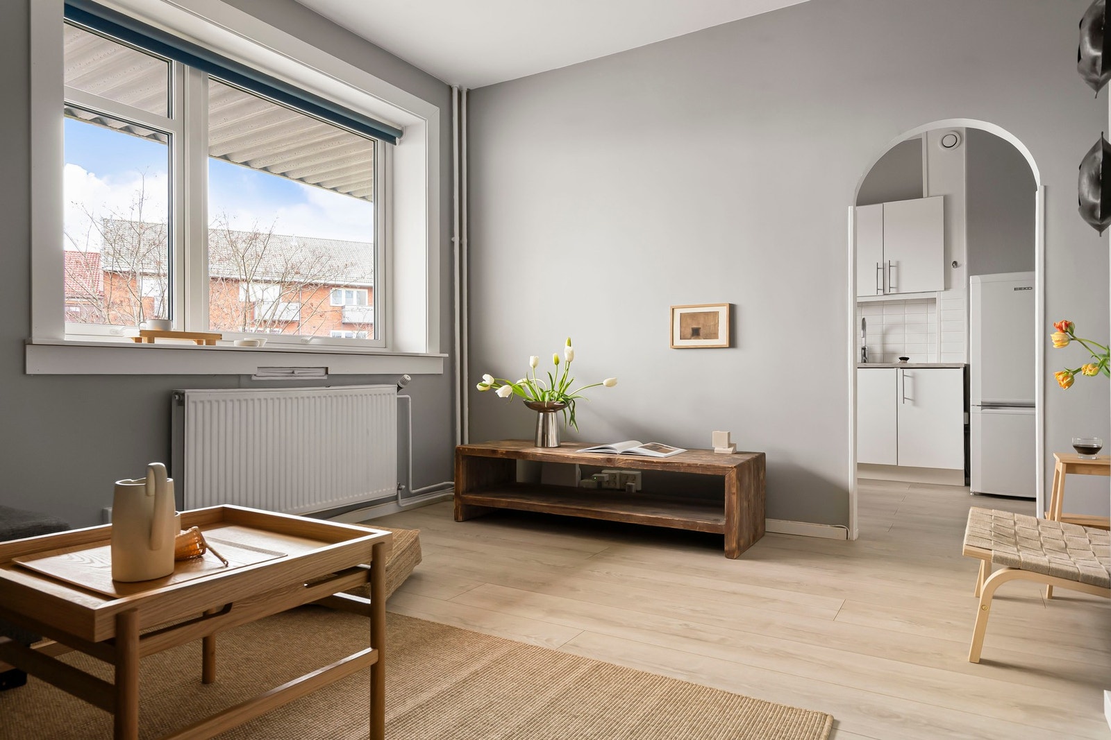 Store vindusflater som sørger for godt med naturlig lysinnslipp. Galleribilde