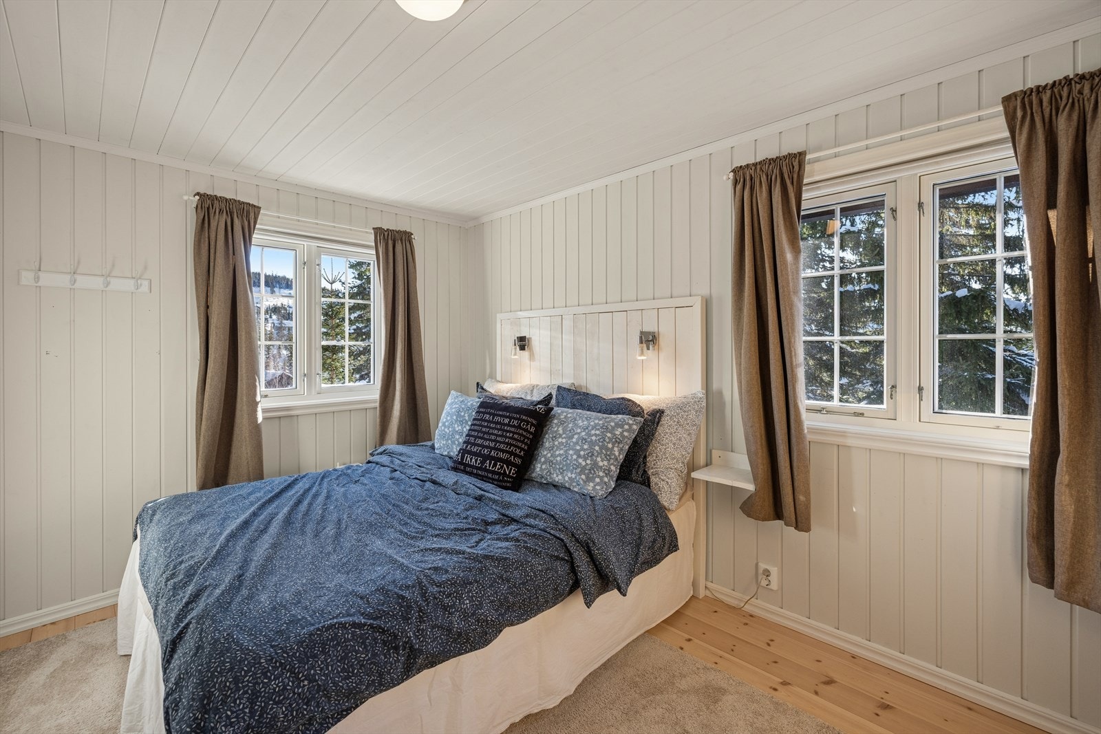 De tre soverommene er praktisk plassert i hovedetasjen. Galleribilde