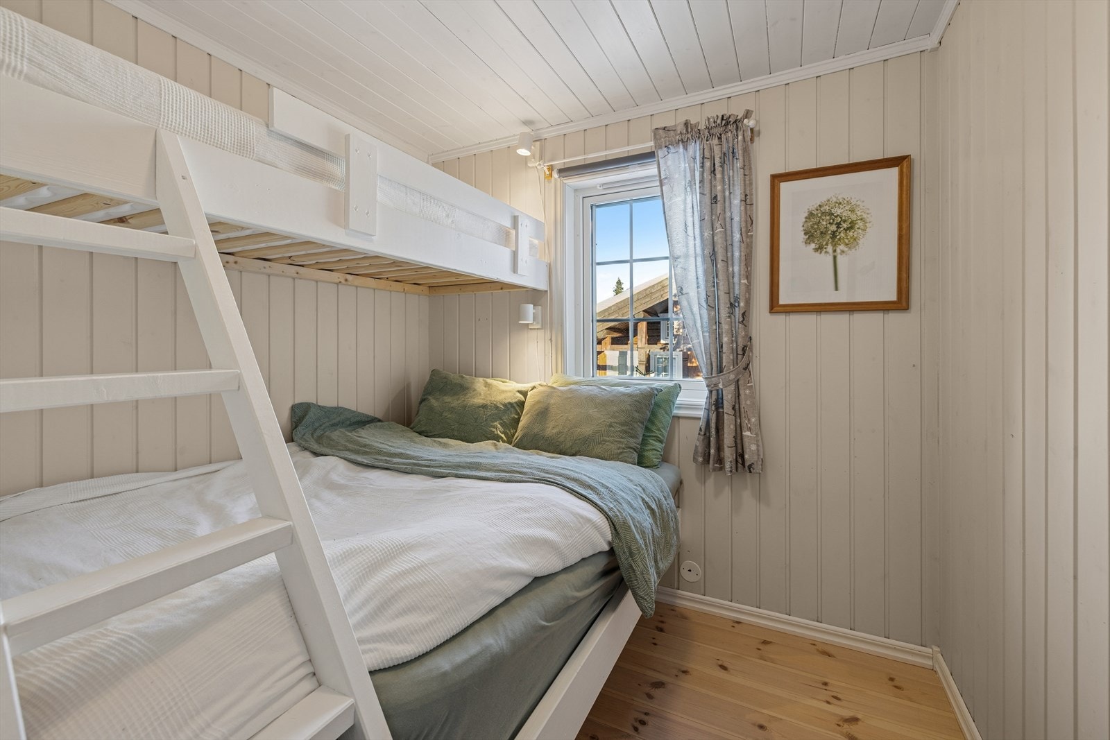 Soverom med familiekøye. Galleribilde