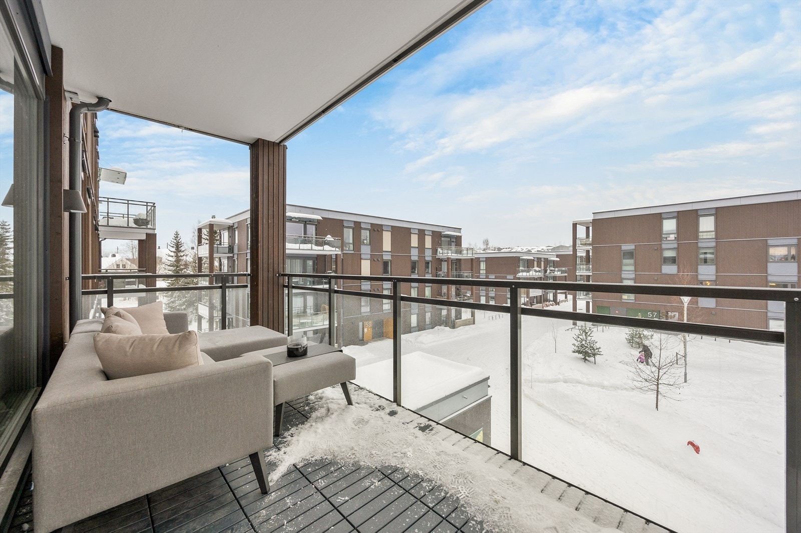 Balkongen er bygget i en solid betong- og metallkonstruksjon. Galleribilde