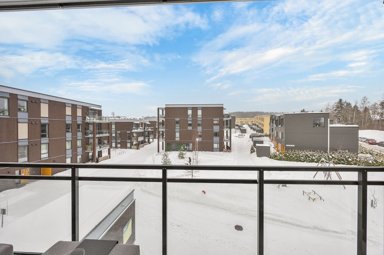 Området er rolig og familievennlig, med nærhet til både skoler og barnehager. Galleribilde