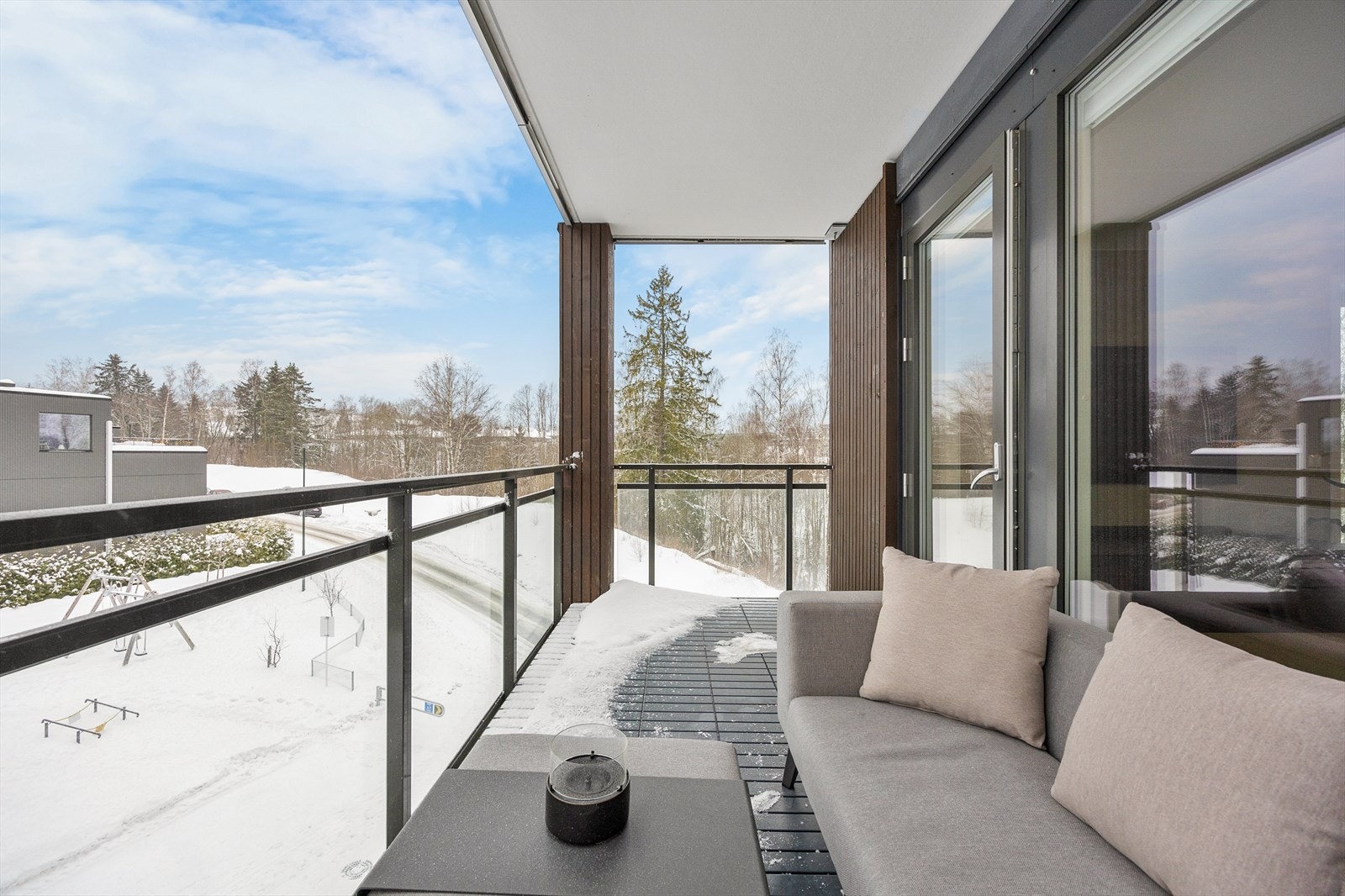 En fin uteplass som utvider boligens sosiale sone i sommerhalvåret. Galleribilde