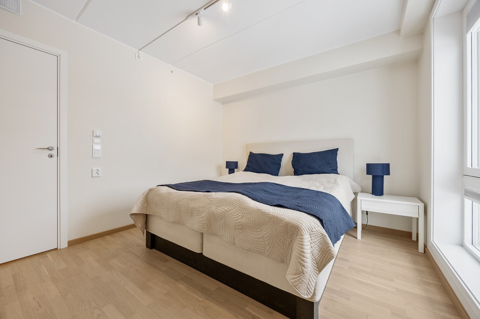 Soverommene har parkett og vannbåren gulvvarme for økt komfort Galleribilde