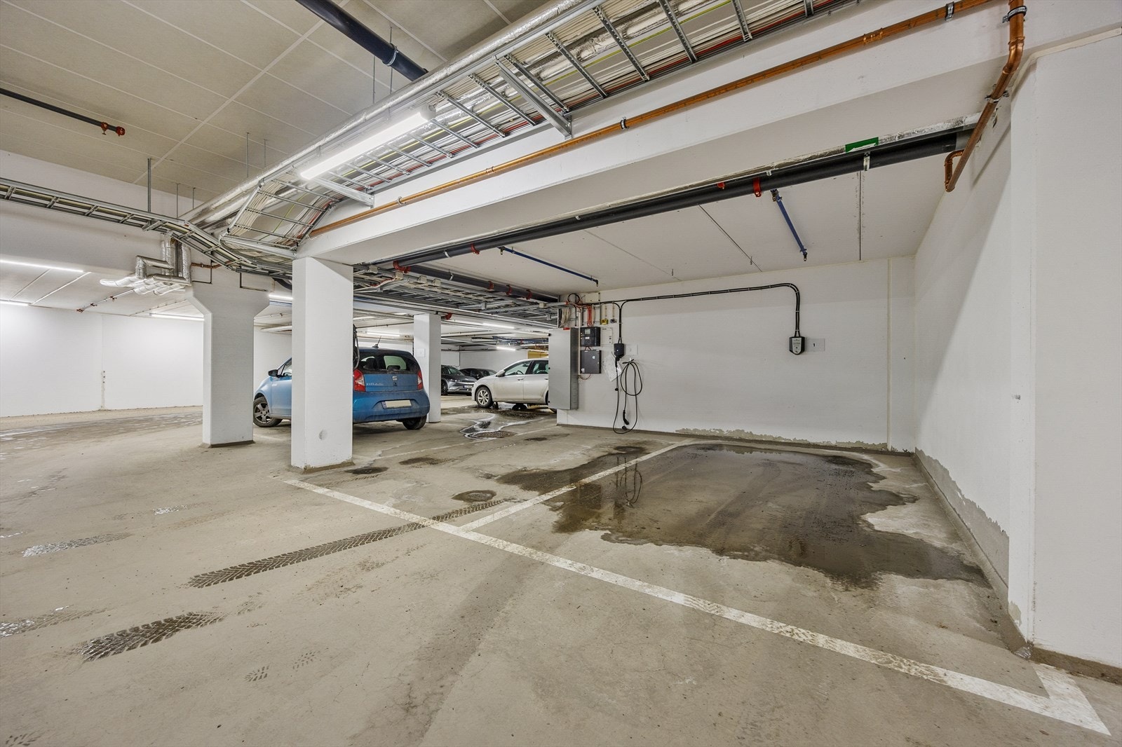 Med leiligheten følger én fast garasjeplass i felles garasjekjeller. Mulighet for lading ved å registrere eget abonnement fra Elaway Galleribilde
