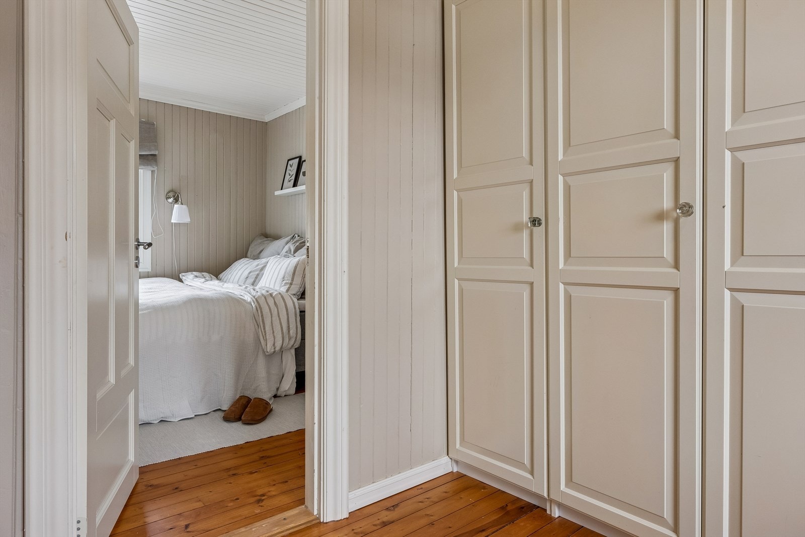 Praktisk garderobeskap. Galleribilde