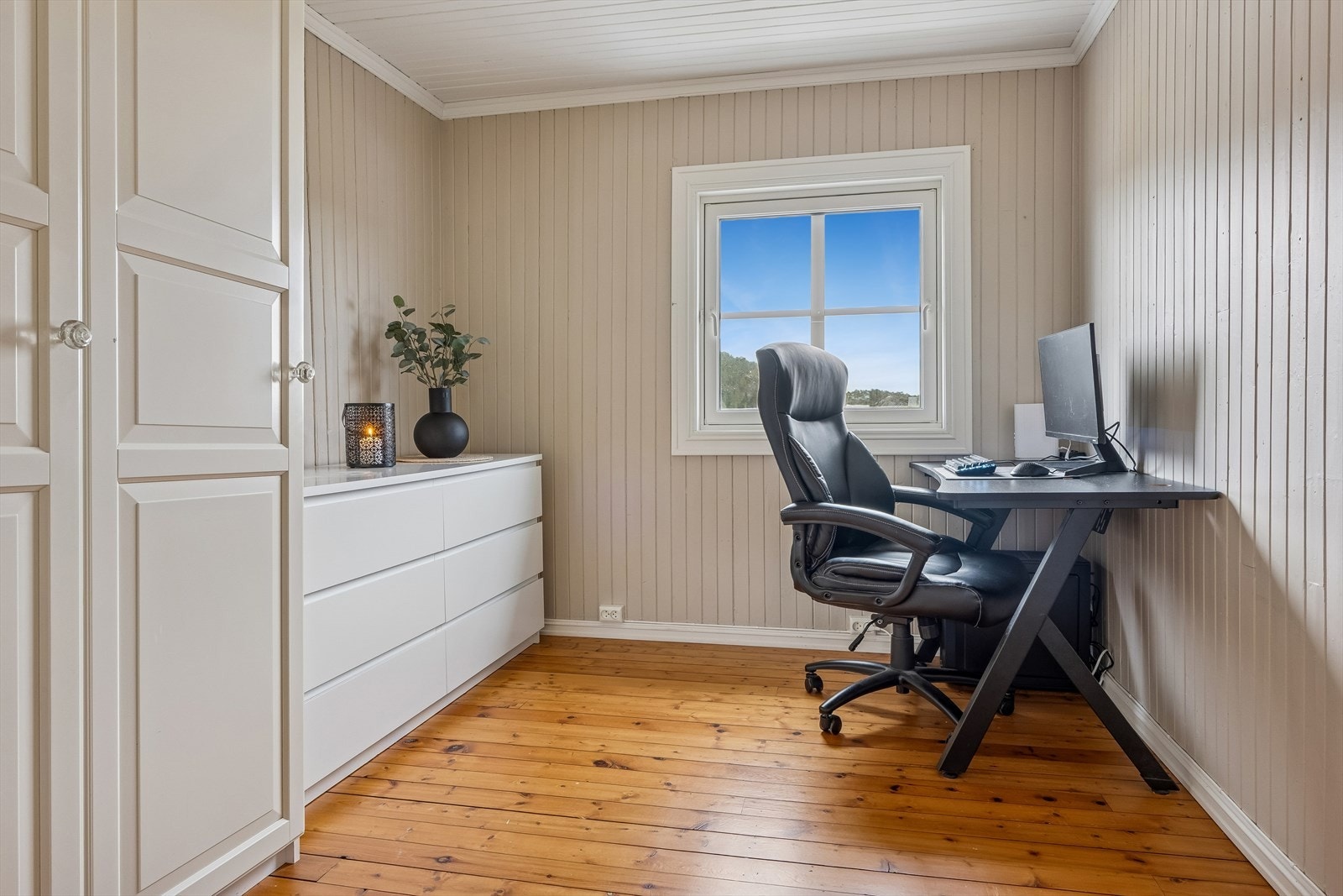 Det største soverommet på 8,5 kvm benyttes i dag til kontor. Galleribilde