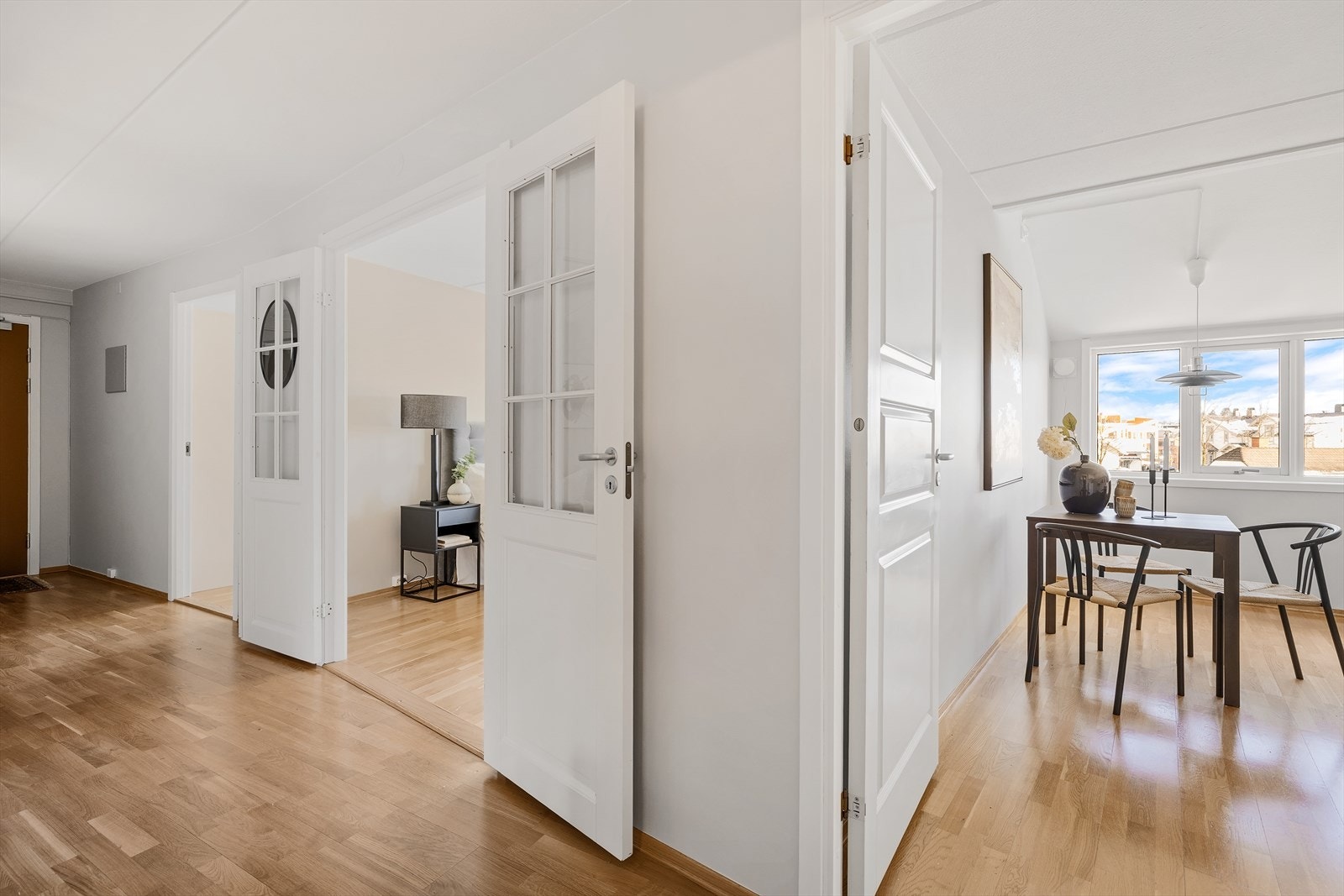 Leiligheten har en god planløsning og er på ca. 112 kvm. Til leiligheten medfølger en kjellerbod på ca. fem kvm Galleribilde