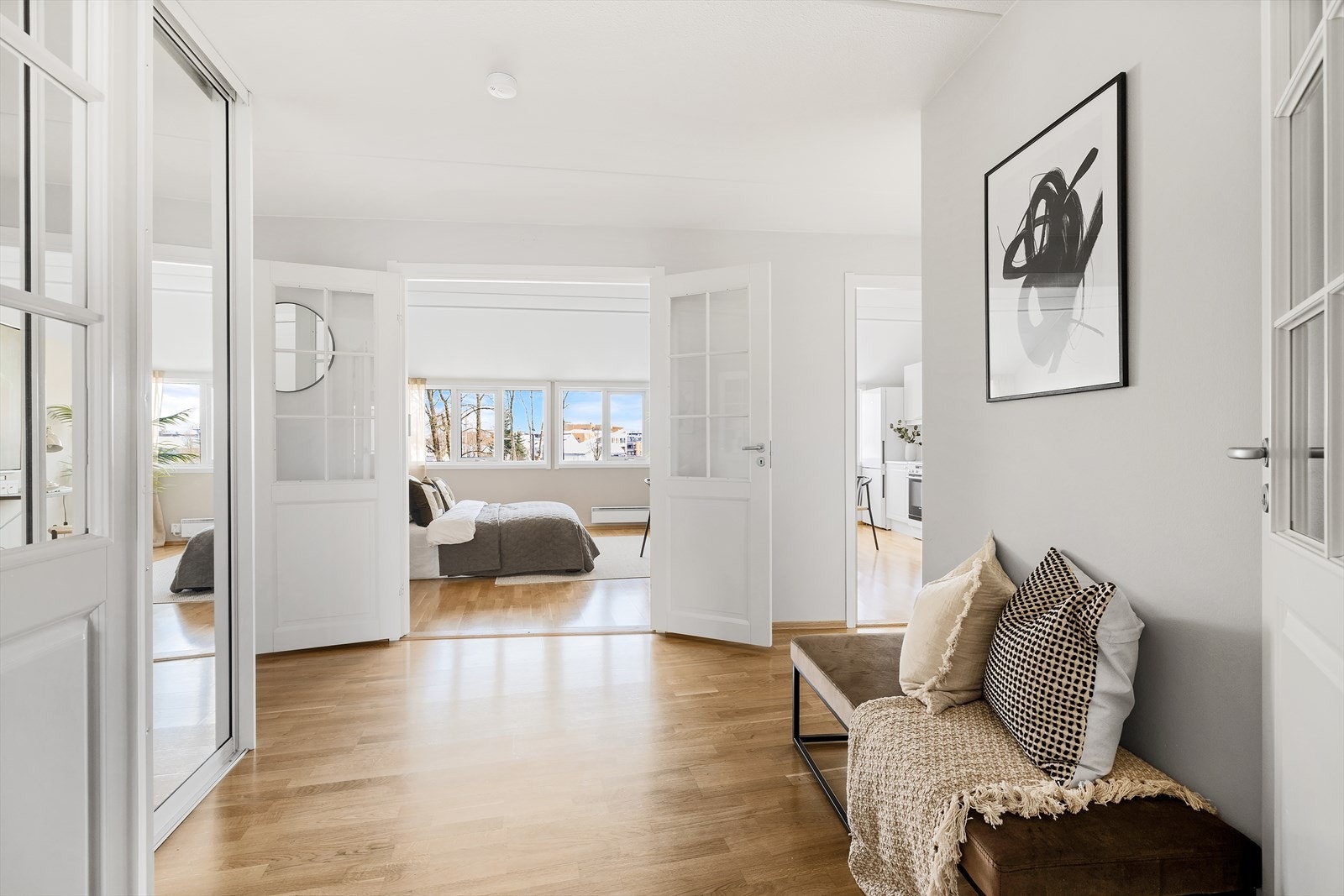 Åpent, lyst og luftig med god plass og fleksible innredningsmuligheter Galleribilde