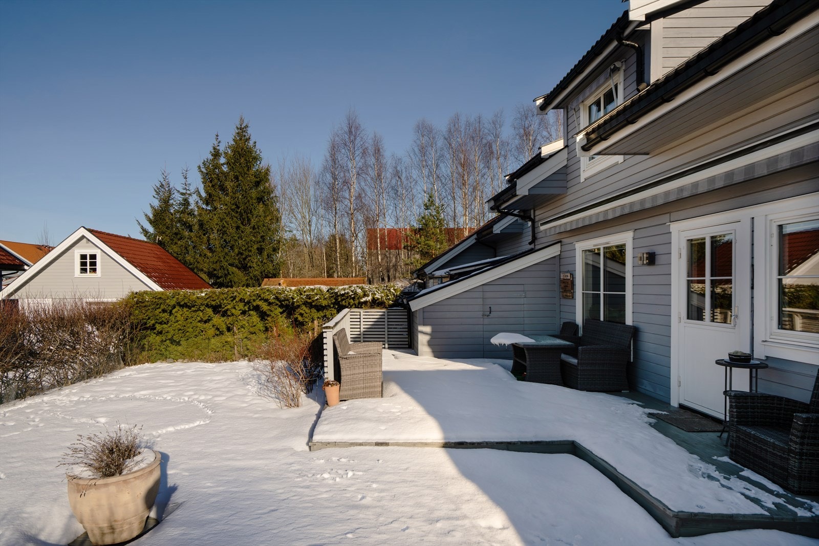 Vestvendt terrasse på ca. 24 m². Galleribilde