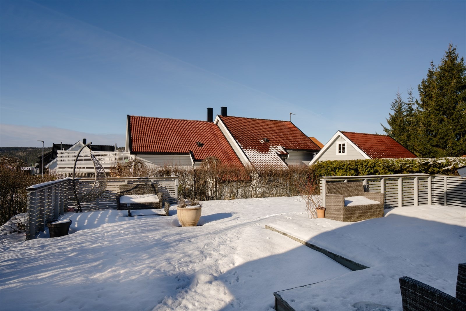 Kulpeåsen 60 ligger i det attraktive området Sjøhagen, som er spesielt anbefalt for familier med barn, etablerere og godt voksne. Galleribilde