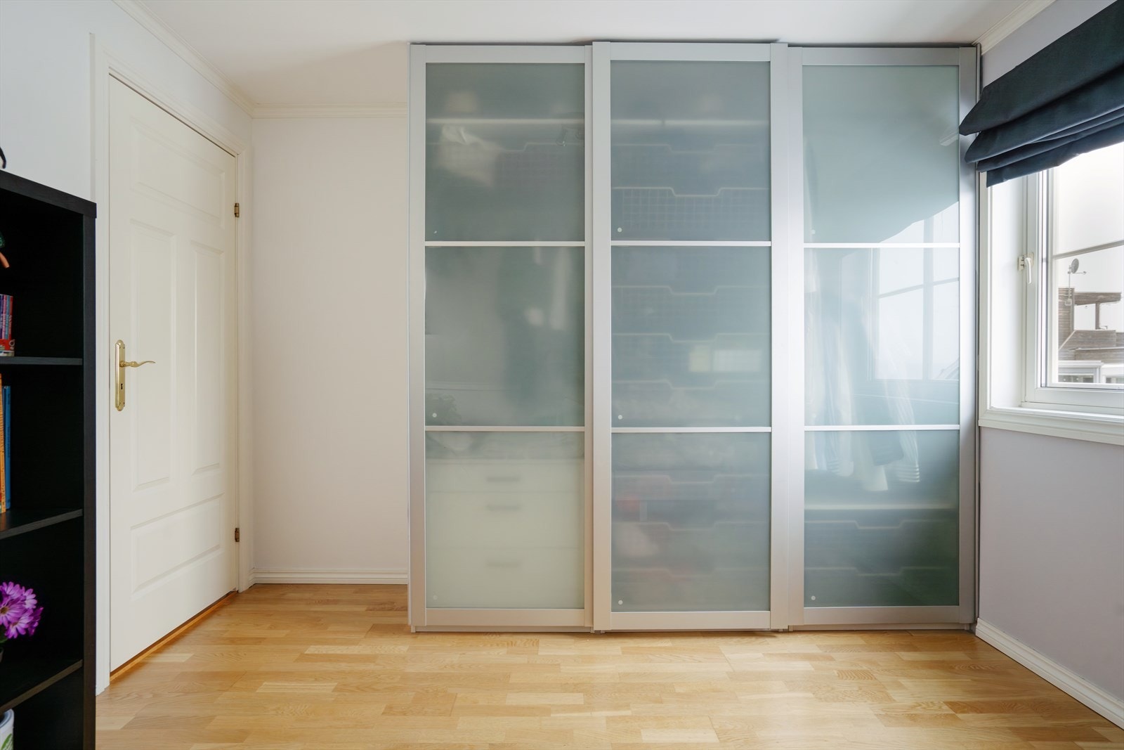 Garderobe soverom 3 Galleribilde