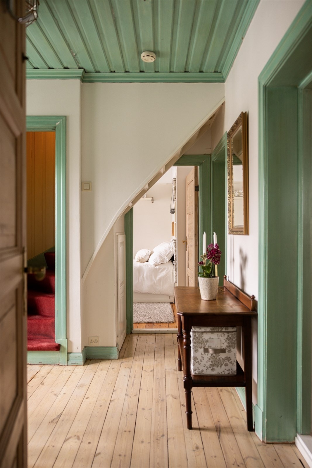 Detaljer | Soverom ll sett fra gang. Galleribilde