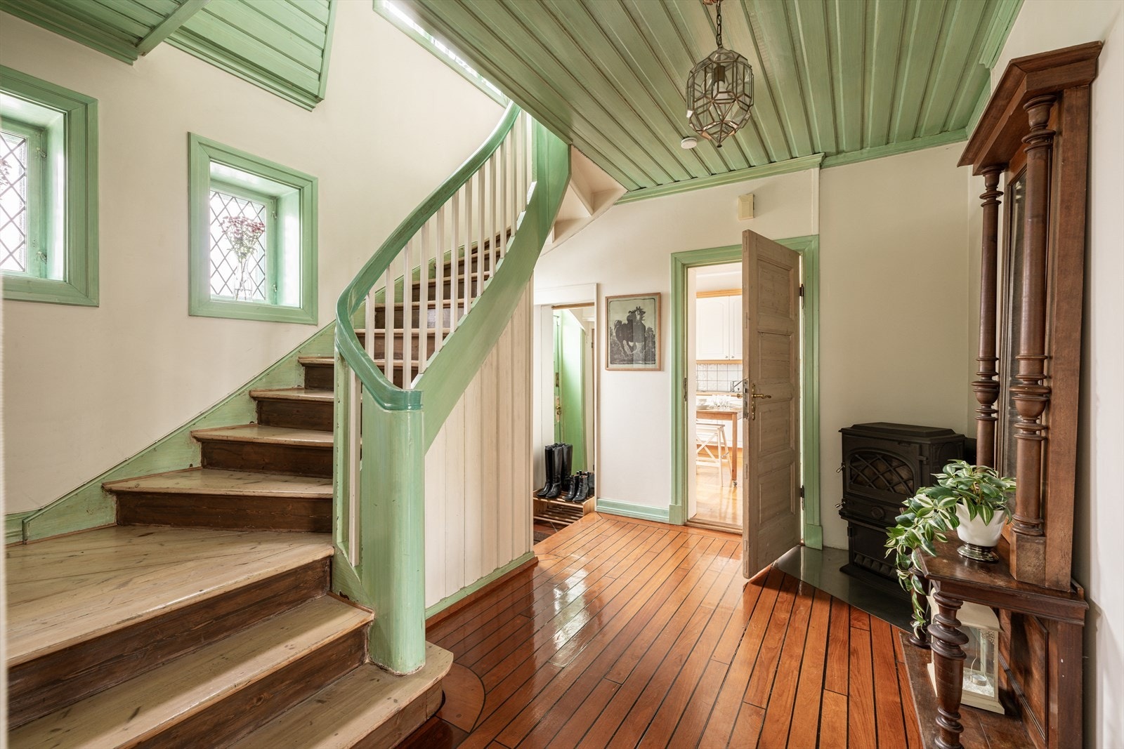 Fra entré er det adkomst til stue, kjøkken og toalettrom. Galleribilde