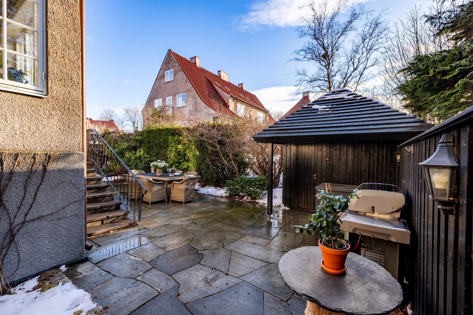 I tillegg er det romslig utebod med plass til diverse oppbevaring. Galleribilde