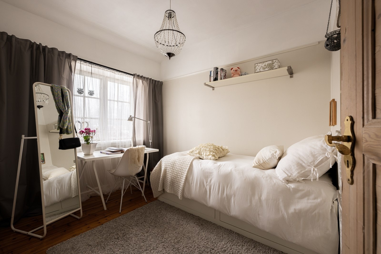 Soverom ll fungerer ypperlig som barnerom, gjesterom, kontor eller det man måtte ha behov for. Galleribilde