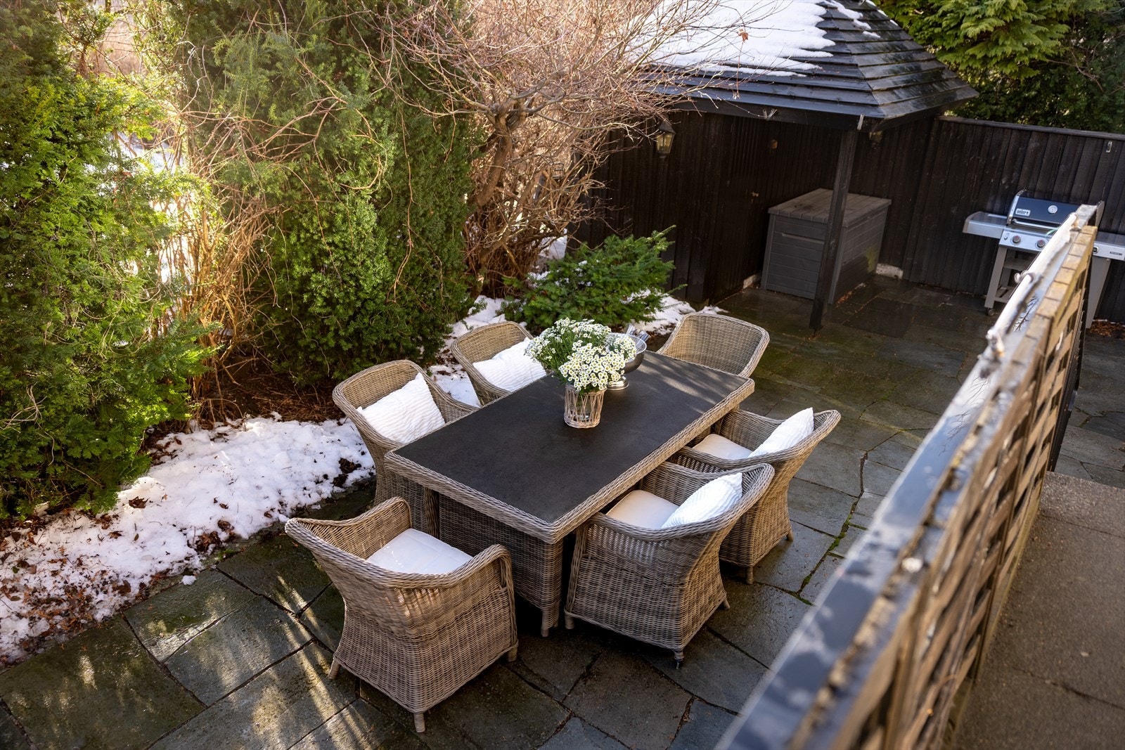 Det er god plass til diverse utemøblement, grill og det man måtte ønske. Galleribilde