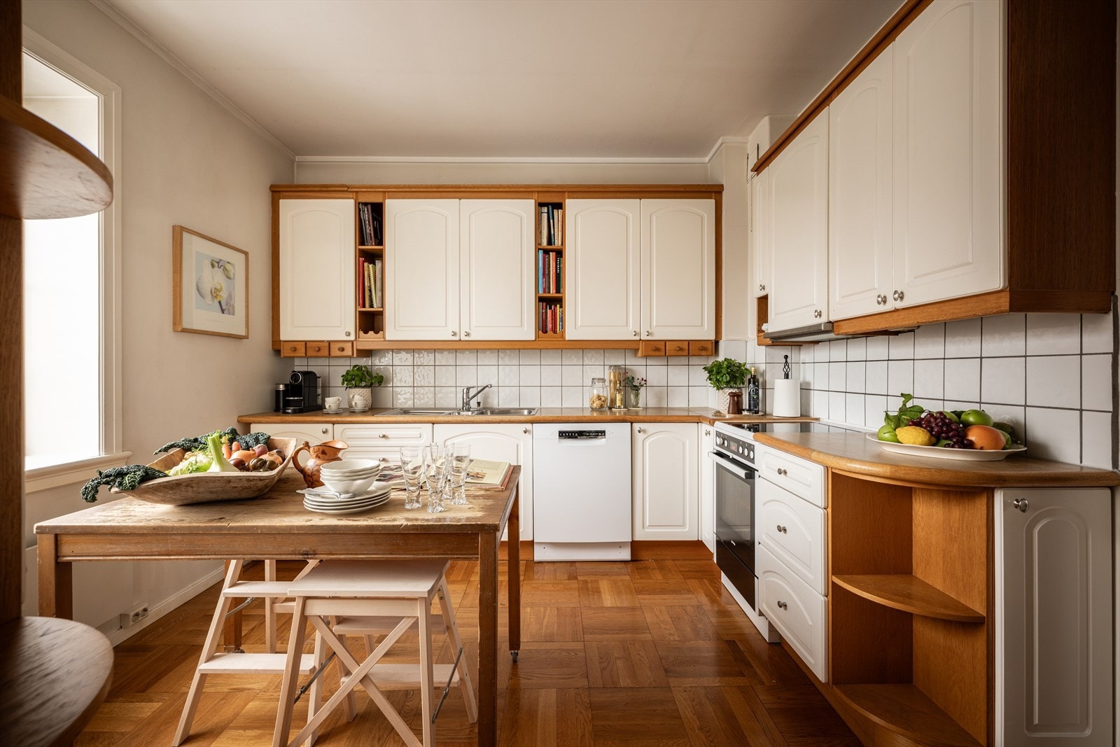 Sjarmerende, eldre Huseby kjøkken Galleribilde