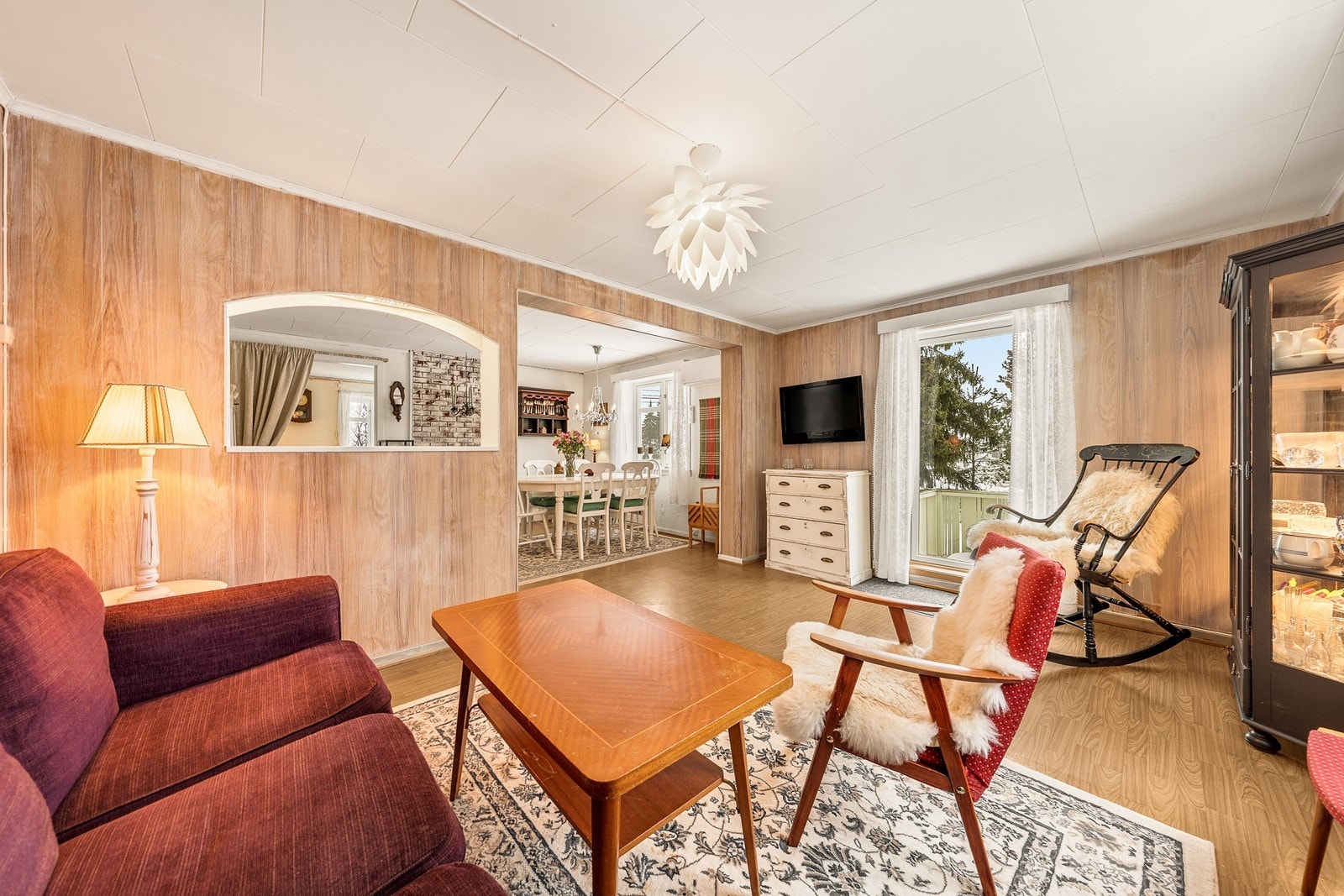 Fra stuen er det utgang til veranda. Galleribilde