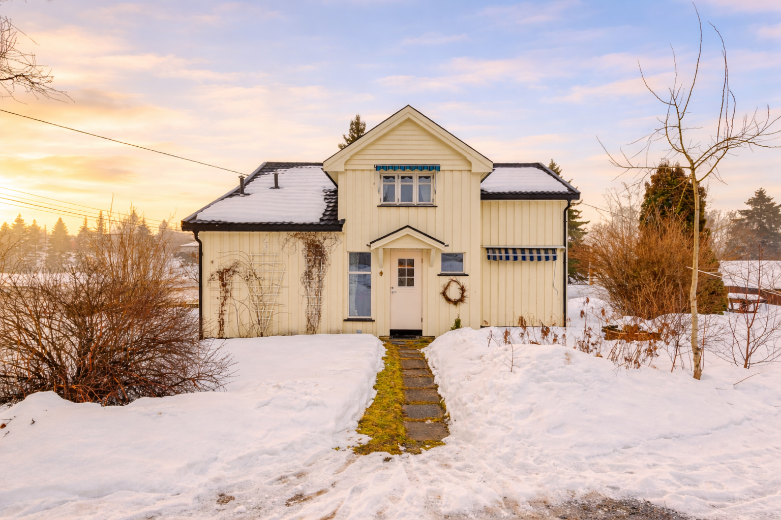 Sjarmerende enebolig over to plan, oppført ca. 1910. Galleribilde