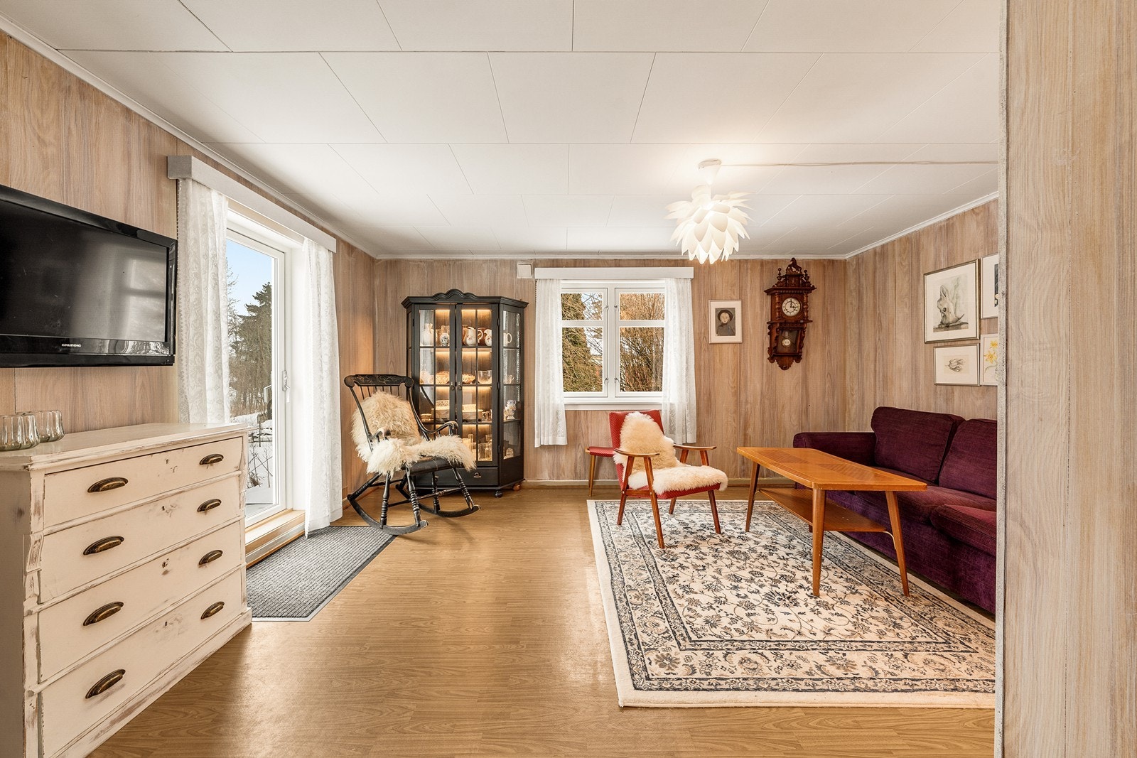 Stuen byr på uilke møbleringsmuligheter. Galleribilde