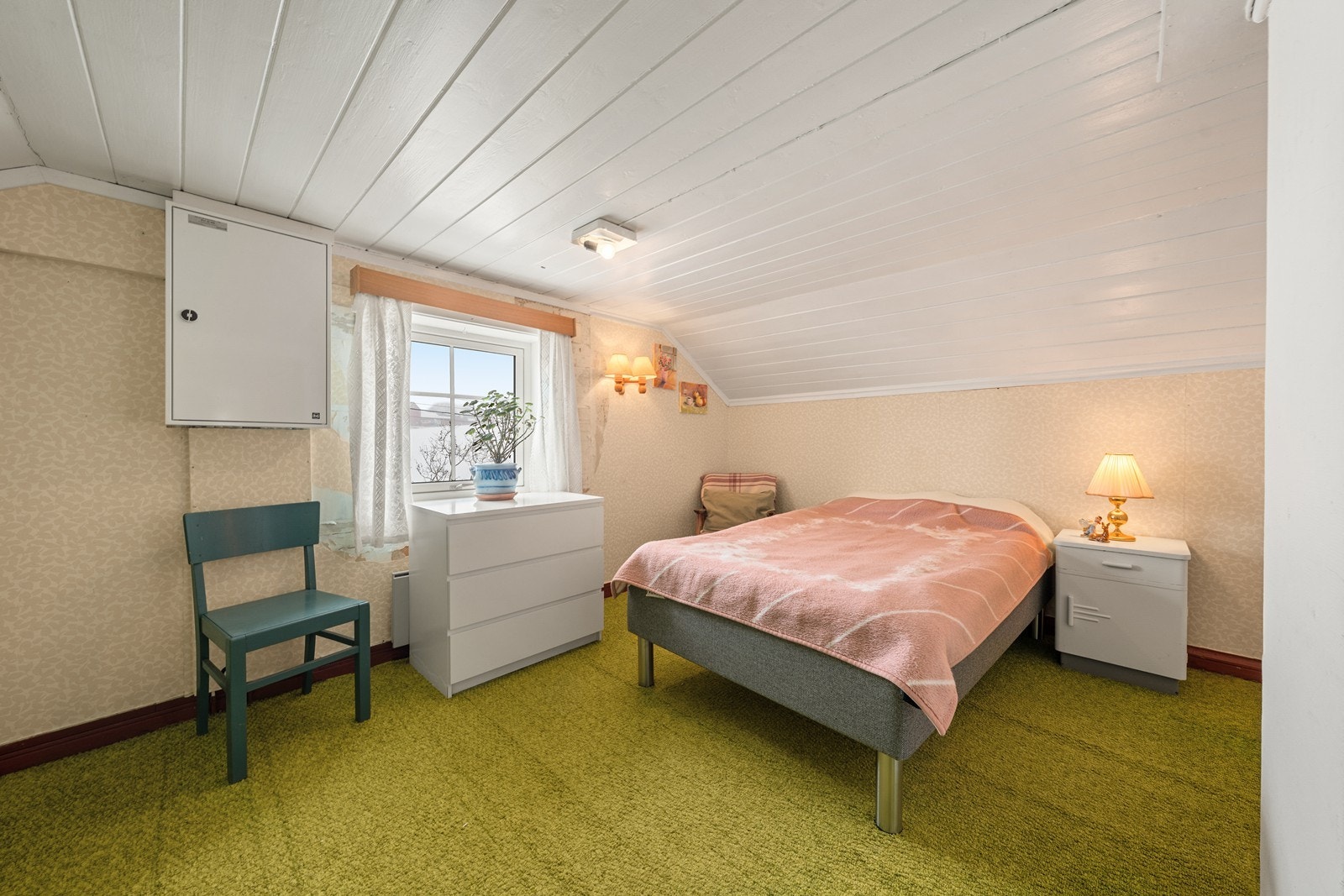 God plass til møblement og lune toner. Galleribilde