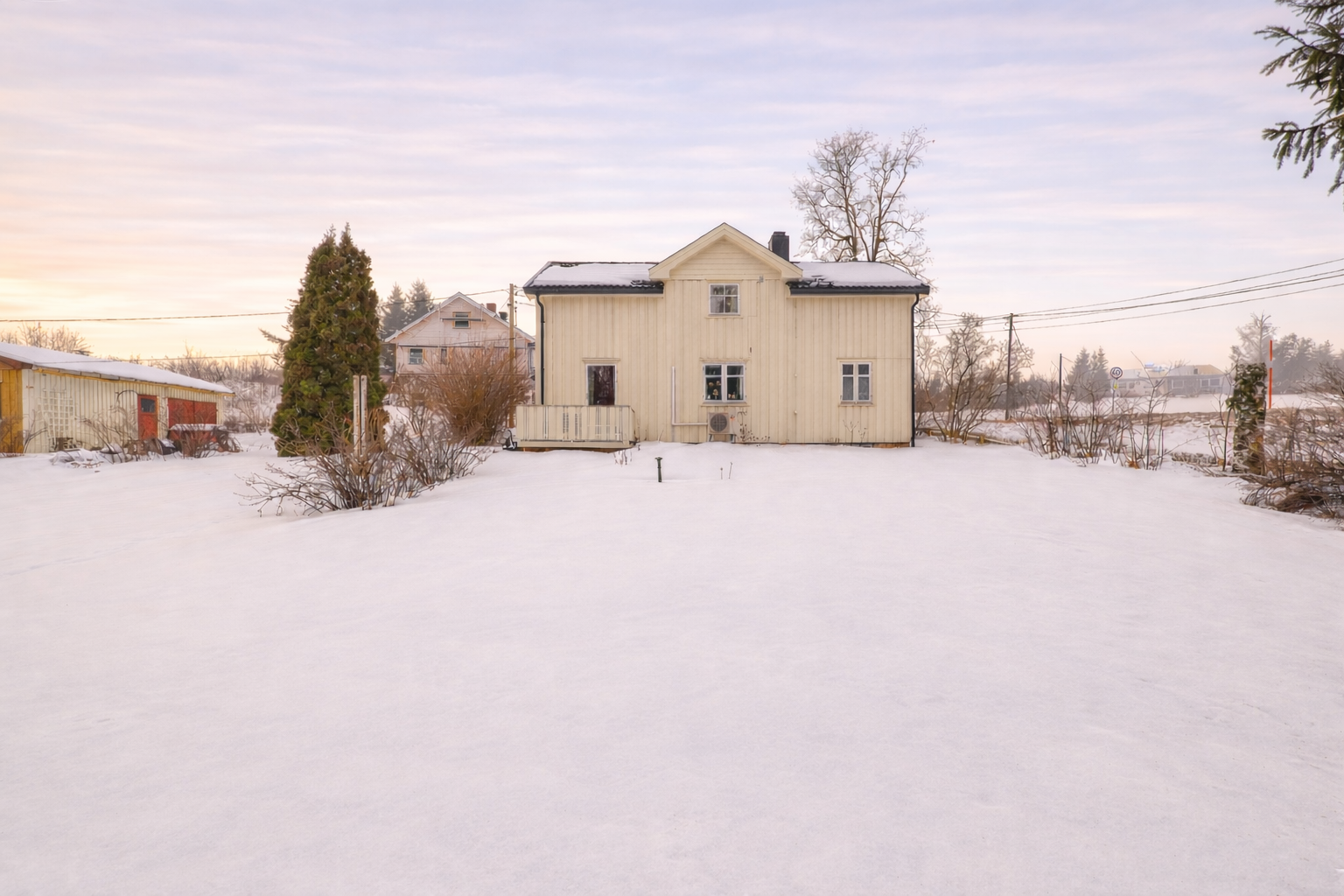 Sjarmerende enebolig over to plan, oppført ca. 1910. Galleribilde