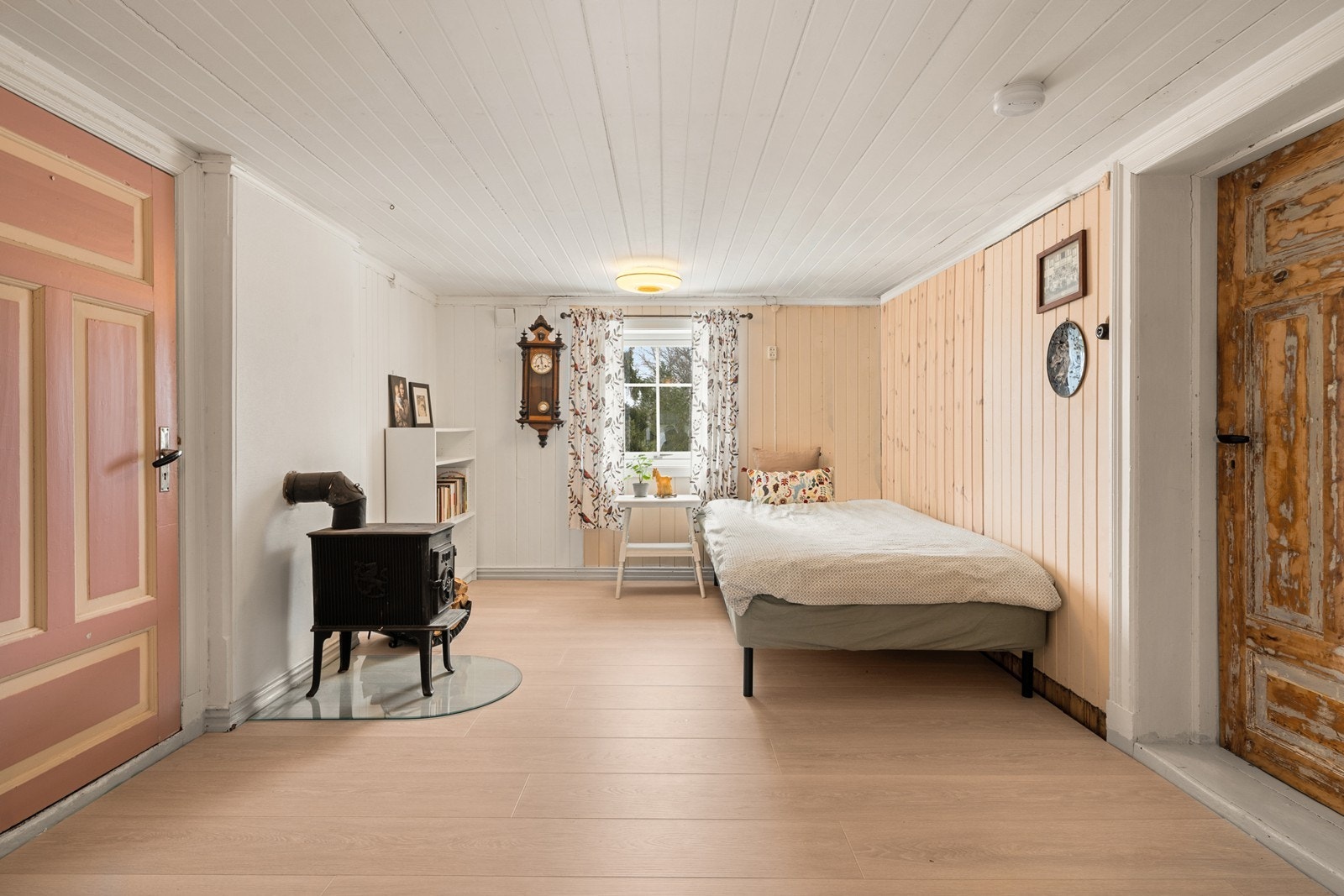 Husets 2. etasje har tre gode rom. Galleribilde