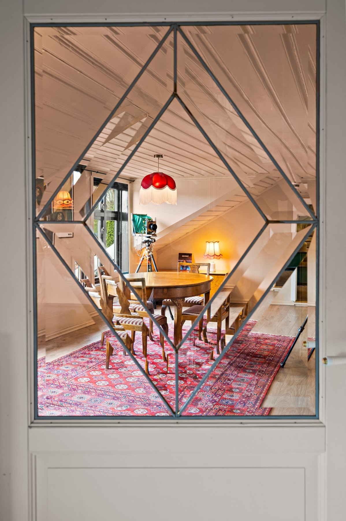 Art-deco dør mellom peisestue og spisestue Galleribilde