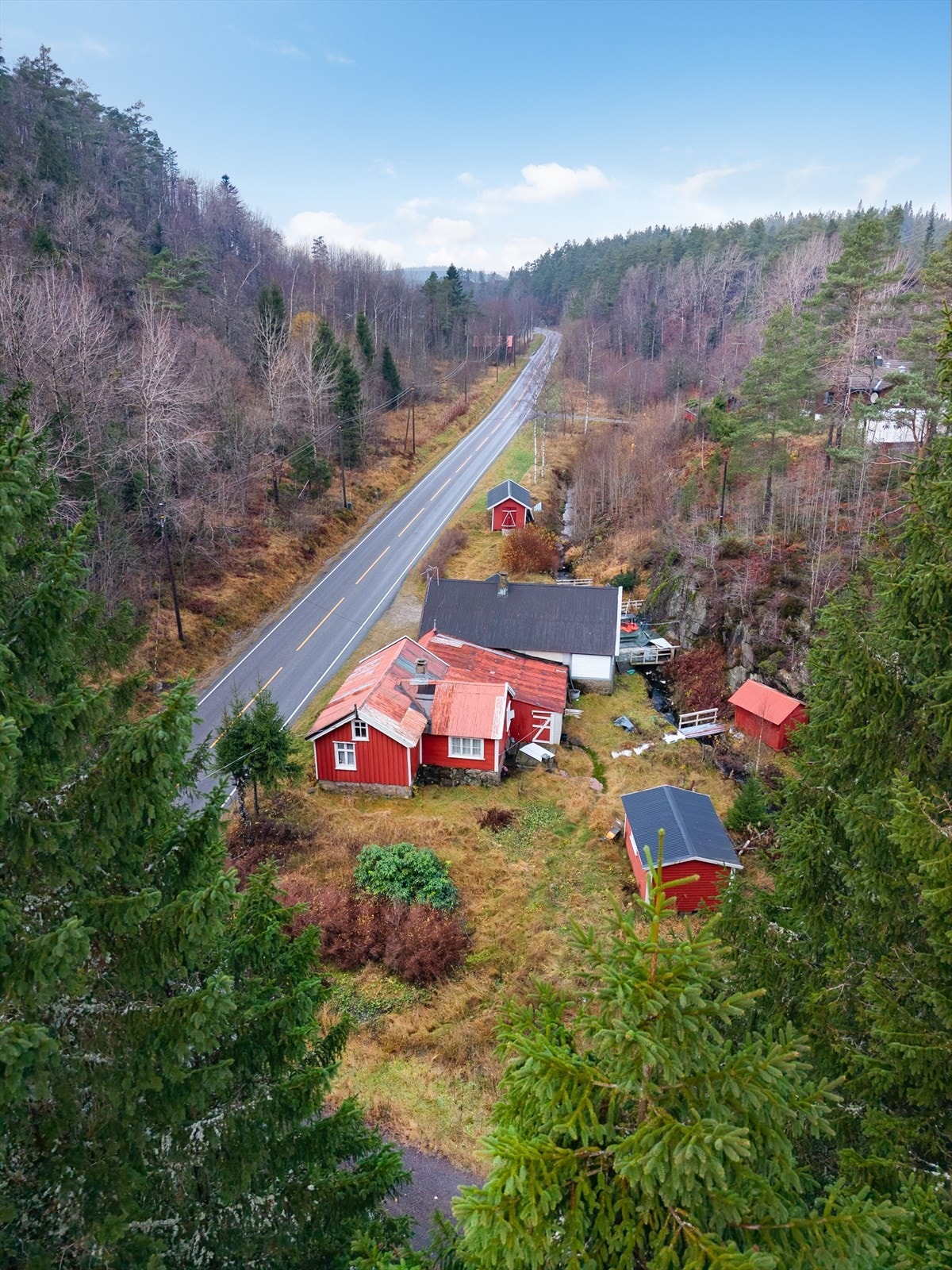 Eiendom med 34mål tomt i Finsland Galleribilde