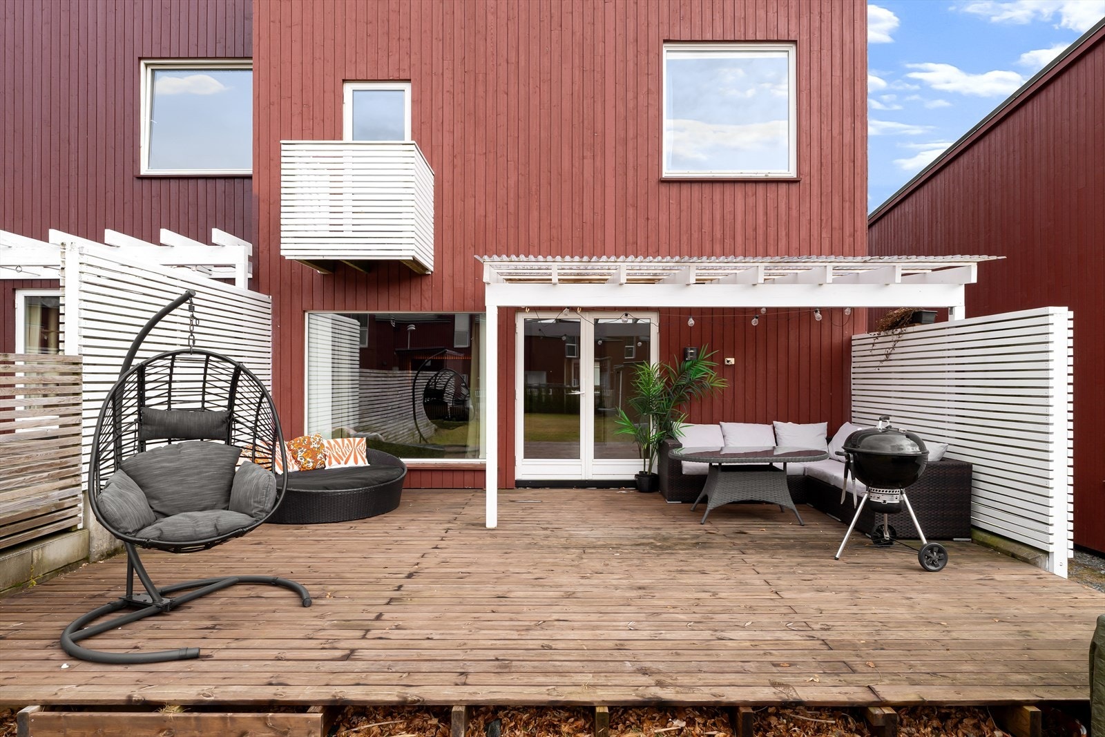 Terrasser ut fra stue i 1. etasje Galleribilde