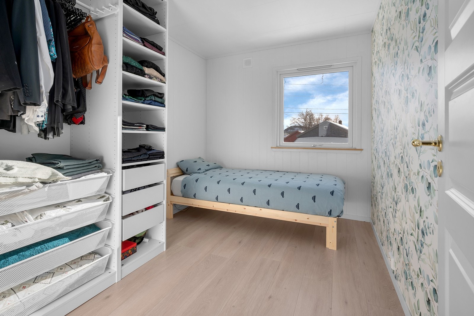 Soverom nr 3 med garderobe Galleribilde