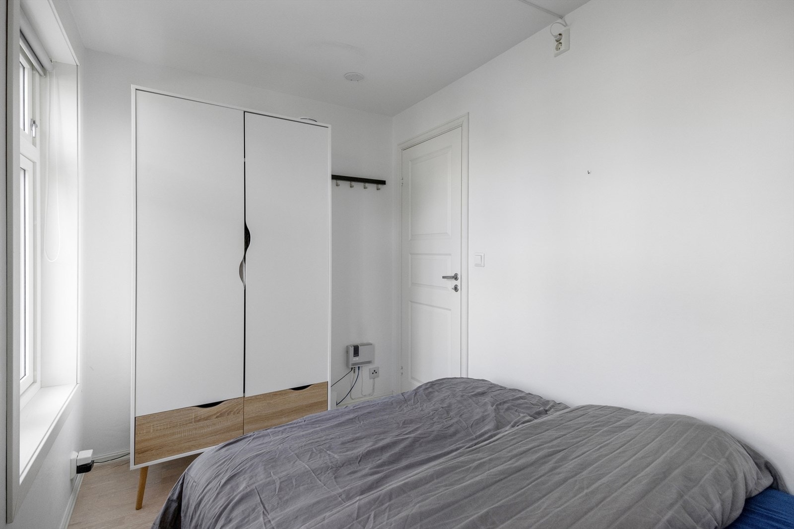 God plass til romslig garderobeløsning. Galleribilde