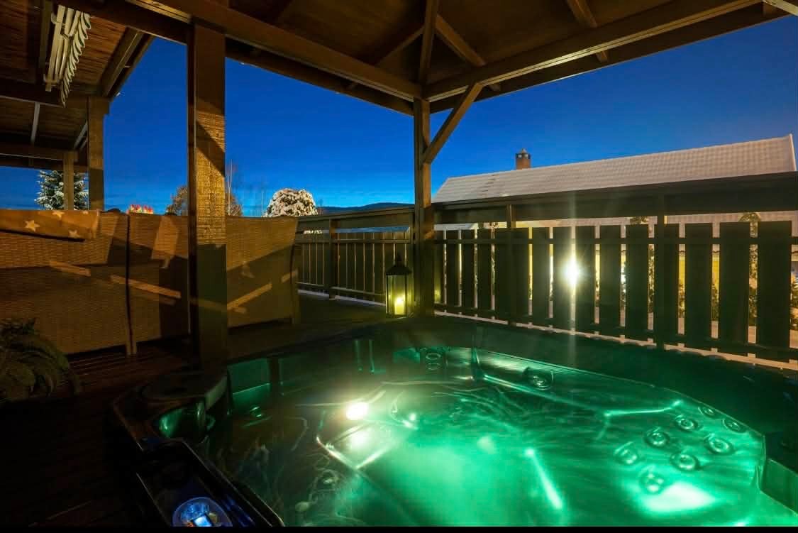 Jacuzzi på terrassen Galleribilde