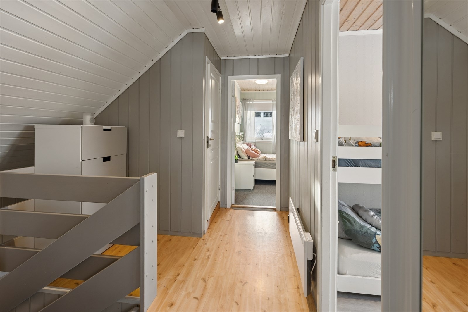 Gang i 2.etg. med plass til kommode Galleribilde