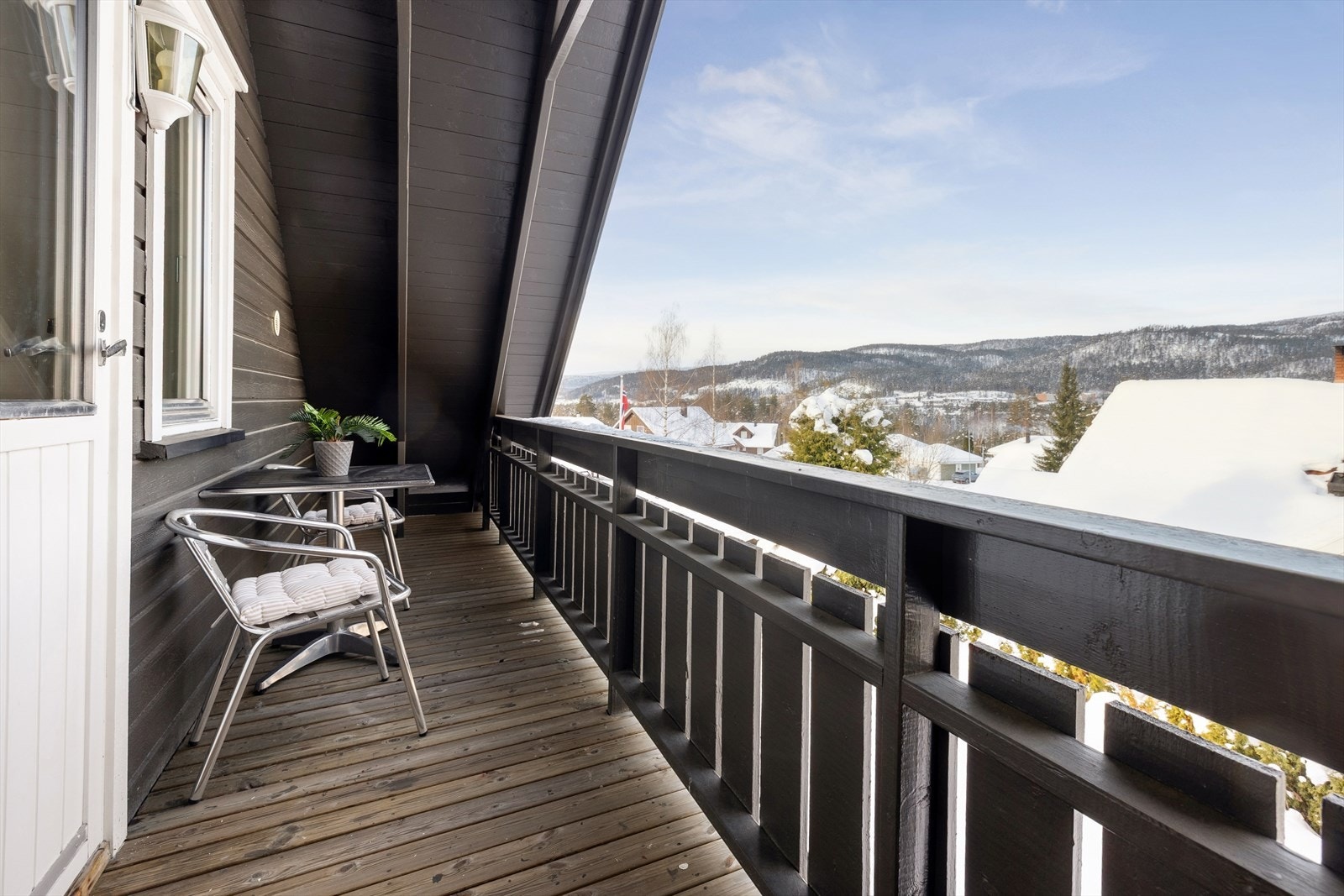 Fra balkongen kan du nyte en herlig utsikt Galleribilde