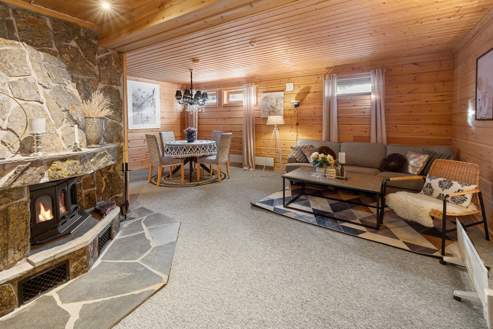 Trivelig og romslig kjellerstue. Galleribilde