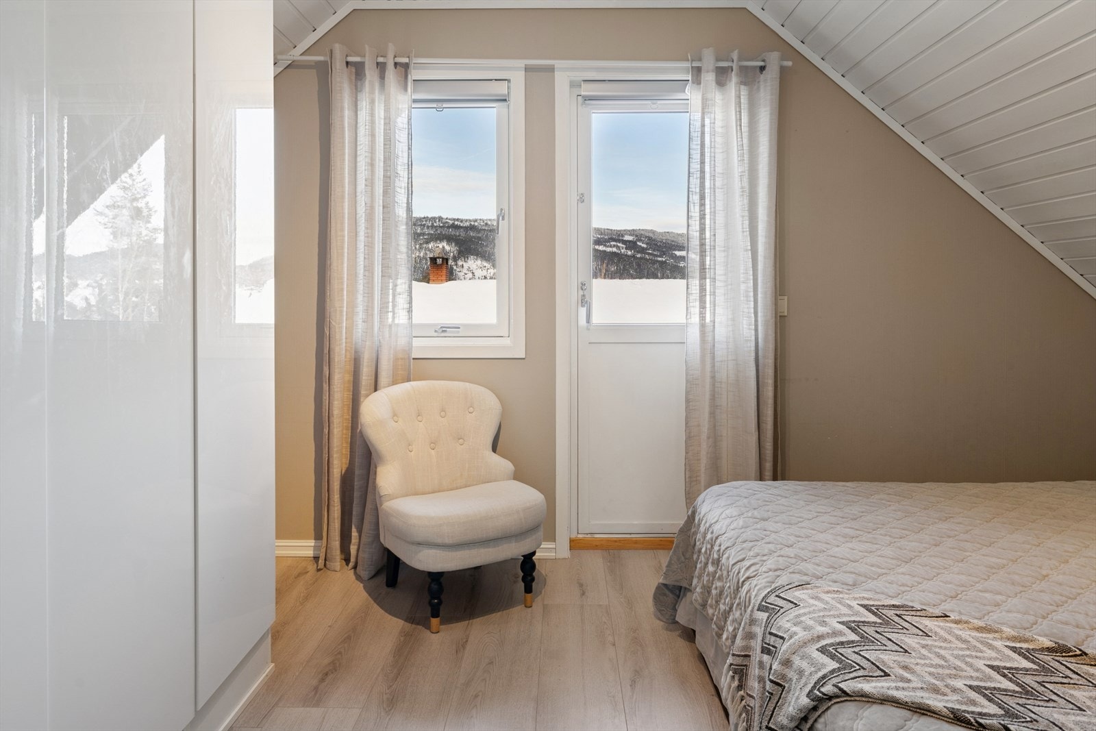 Soverommet har direkte utgang til balkong Galleribilde